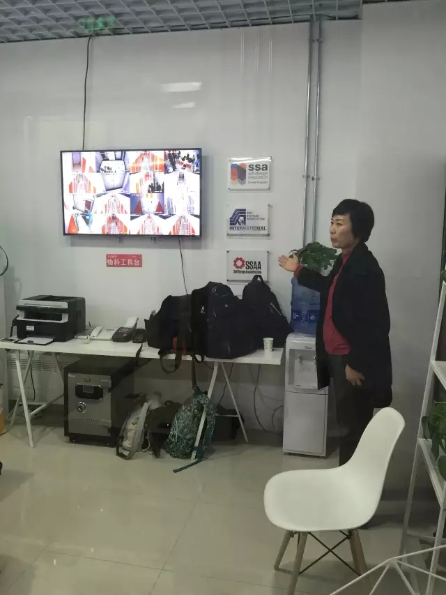 企业百家行走进美立方自助仓